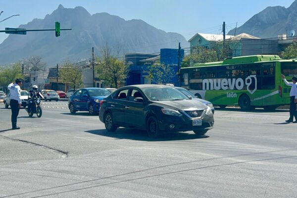 El Gobierno de Santa Catarina ha intensificado las medidas de control vial en avenidas cruciales para mejorar la seguridad.