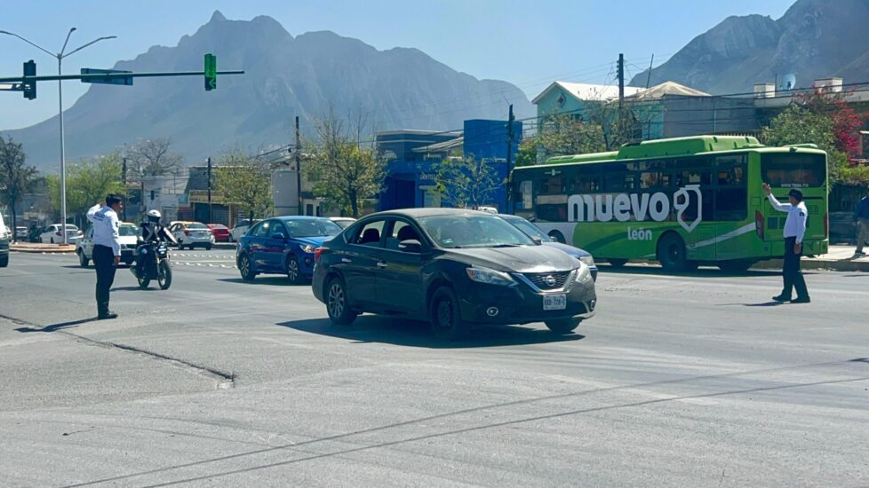 El Gobierno de Santa Catarina ha intensificado las medidas de control vial en avenidas cruciales para mejorar la seguridad.