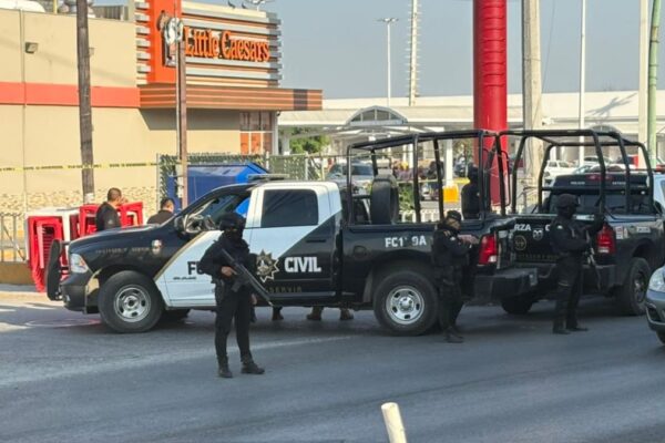 Un ataque armado en Monterrey dejó un hombre sin vida, generando una intensa movilización policiaca en la zona.
