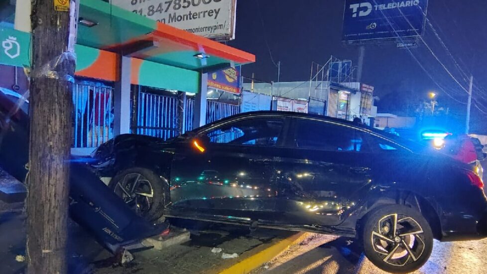 Un accidente en Guadalupe deja a un hombre gravemente herido mientras esperaba el transporte público.
