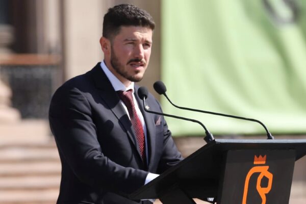 El gobernador Samuel García garantiza la seguridad en Nuevo León tras el operativo contra El Mencho, evitando incidentes en la población.