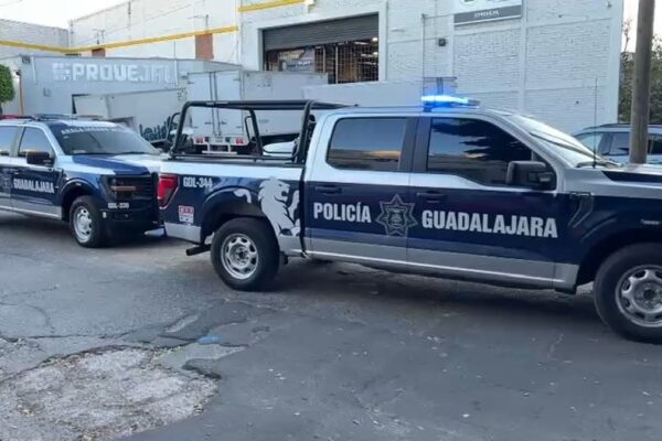 Un guardia de seguridad se disparó accidentalmente en el pie, generando preocupación entre los vecinos de Guadalajara.