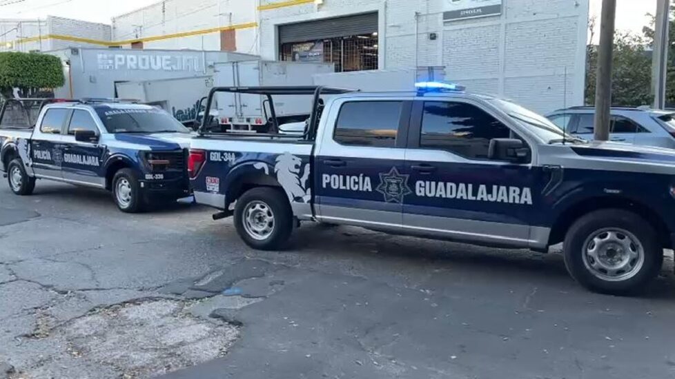 Un guardia de seguridad se disparó accidentalmente en el pie, generando preocupación entre los vecinos de Guadalajara.