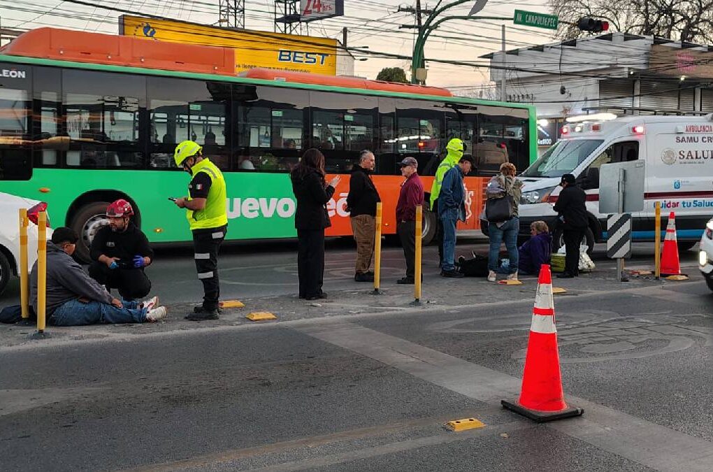 Un trágico accidente en la avenida Chapultepec dejó a una mujer y su sobrino heridos. Los detalles son impactantes.