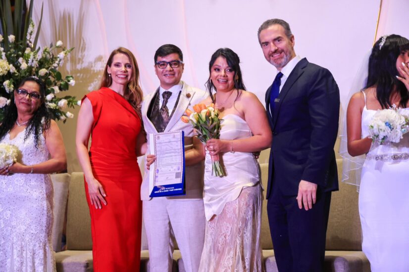 350 parejas celebran su unión matrimonial en Monterrey