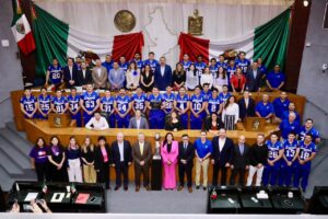 El congreso local de Monterrey homenajea a los Auténticos Tigres por su reciente victoria en la ONEFA 2025.