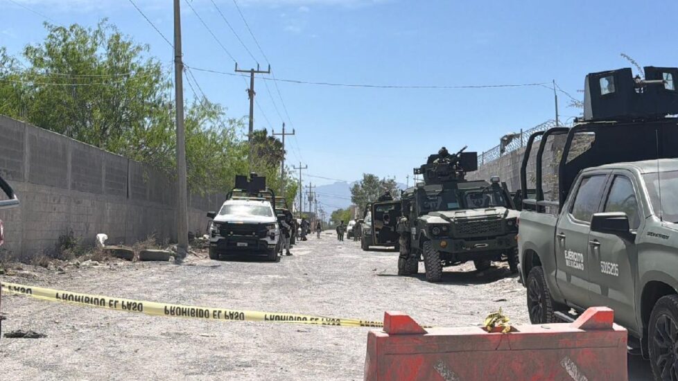Hallan un presunto ducto clandestino en Escobedo; autoridades ejecutan detenciones y sellan la zona.