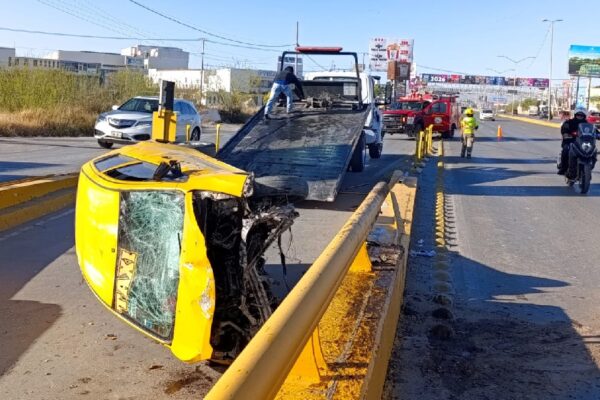 Un taxista de 47 años quedó gravemente herido en un accidente en la autopista Torreón-San Pedro. Conoce los detalles.