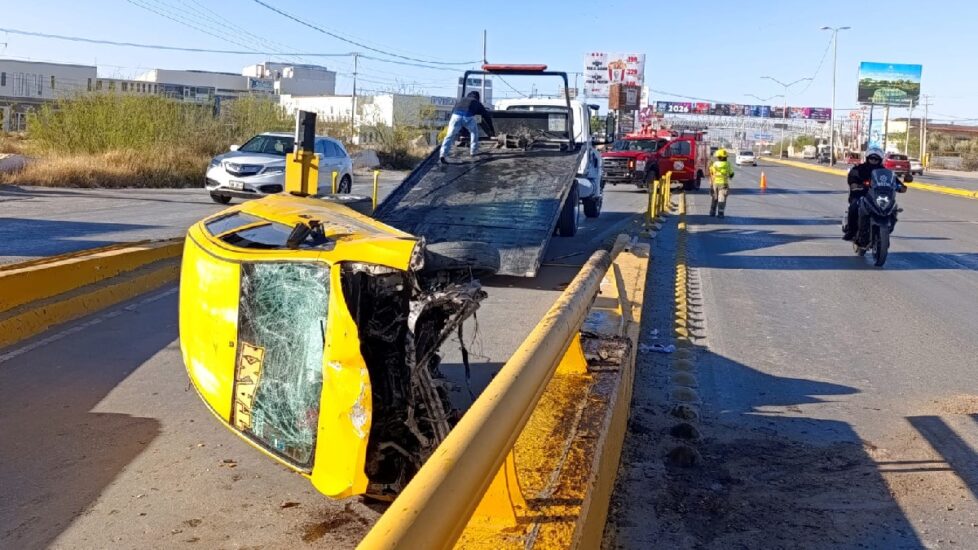Un taxista de 47 años quedó gravemente herido en un accidente en la autopista Torreón-San Pedro. Conoce los detalles.