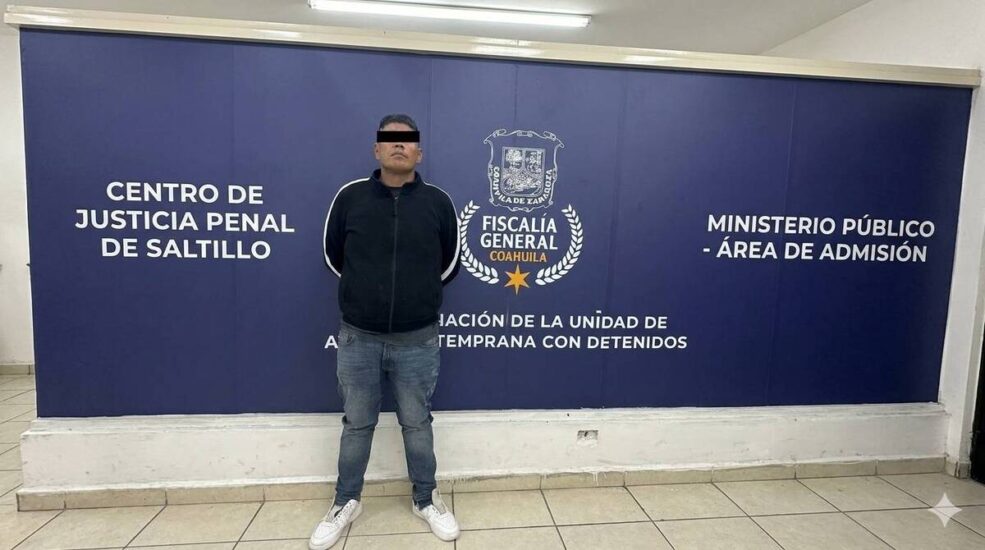 Francisco, de 38 años, fue capturado en Saltillo por robo, revelando una orden de aprehensión activa por otro delito.