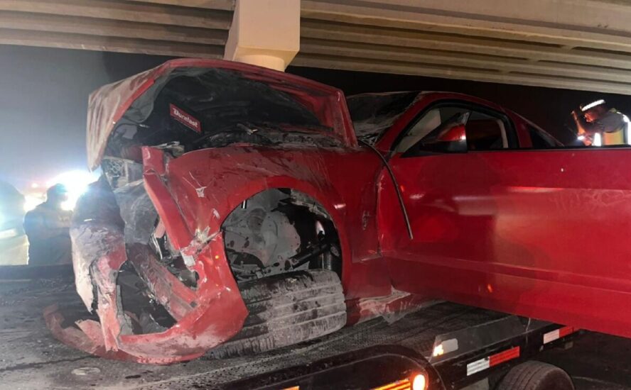 Un violento choque entre un auto deportivo y un sedán dejó sin vida a un adolescente de 17 años.