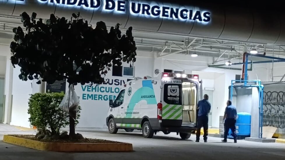 Un hombre permanece en grave estado luego de ser atacado por un grupo de personas en Zapopan, fuera de un bar.