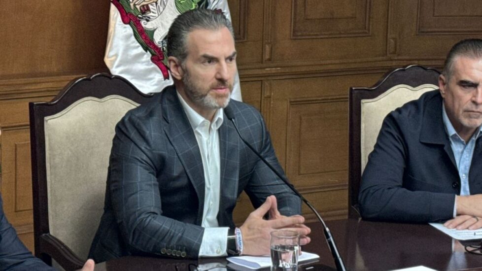 Las declaraciones de Adrián de la Garza revelan la crítica situación del puente en Morones Prieto que afecta la vialidad.