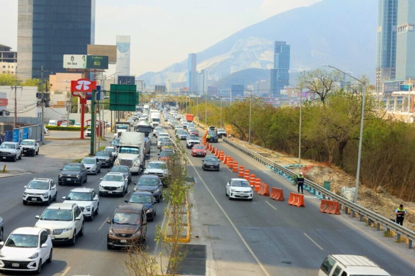 El alcalde de Monterrey señala reparaciones deficientes en Morones Prieto que ponen en riesgo a los conductores.