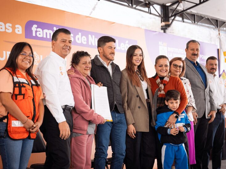 Samuel García destaca la entrega récord de escrituras a familias en Nuevo León