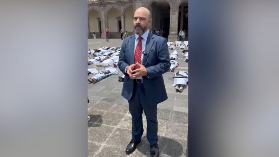 Claudia Sheinbaum enfrenta demandas por abusos en seguros médicos