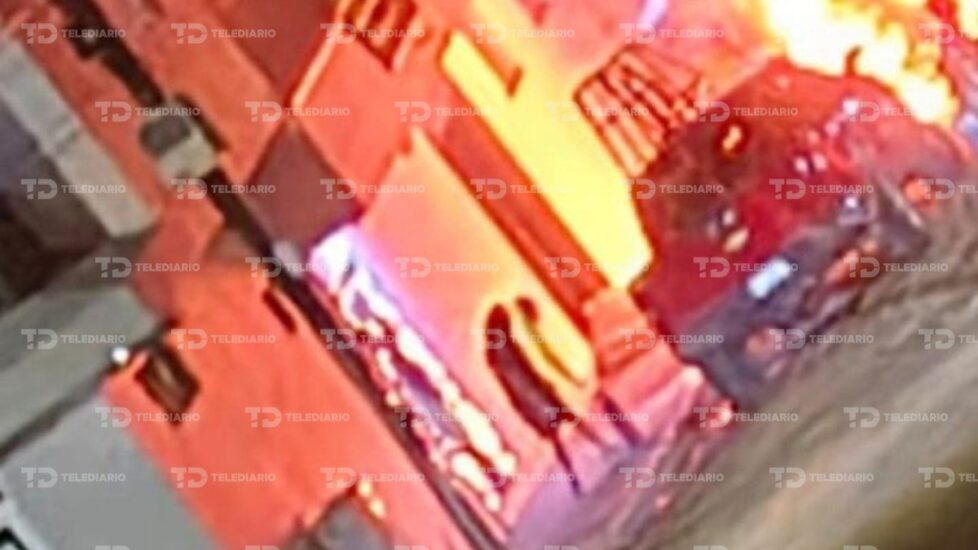 La colonia Lomas 5 de Mayo vive un nuevo episodio de violencia, con disparos y un vehículo incendiado a una familia.