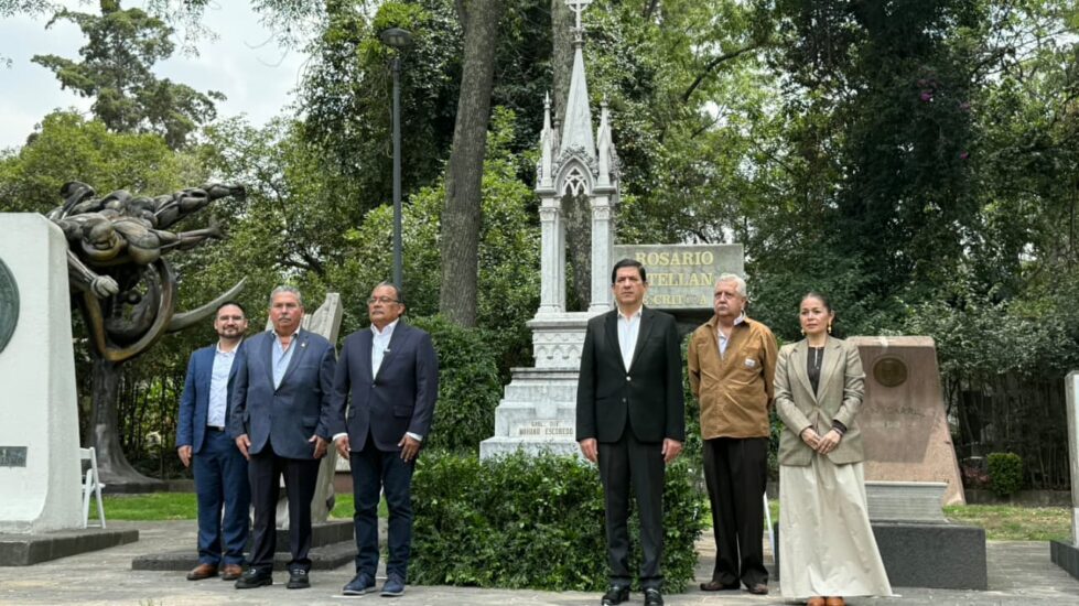 Andrés Mijes rinde homenaje a Mariano Escobedo en la Ciudad de México