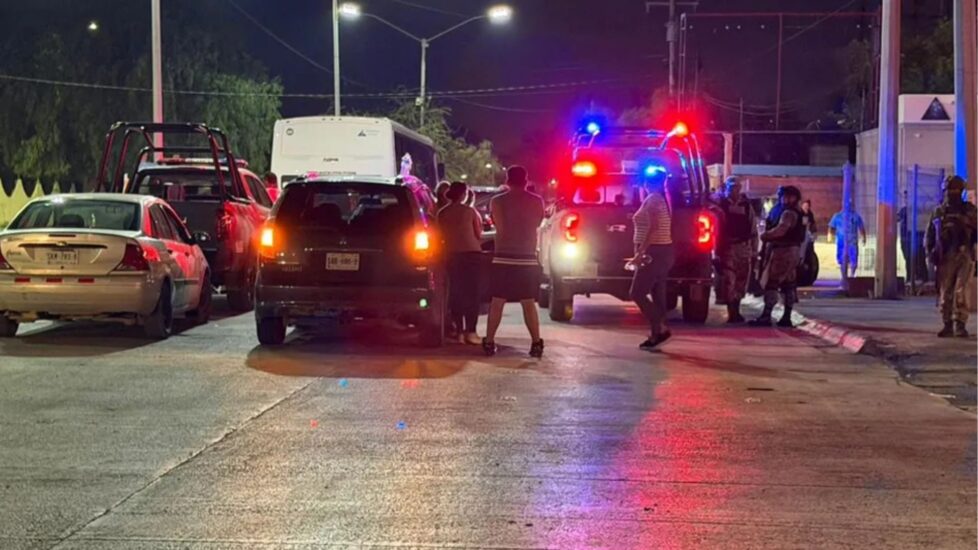Un violento tiroteo en un autolavado de Nuevo León conmociona a la comunidad, resultando en un muerto y heridos.