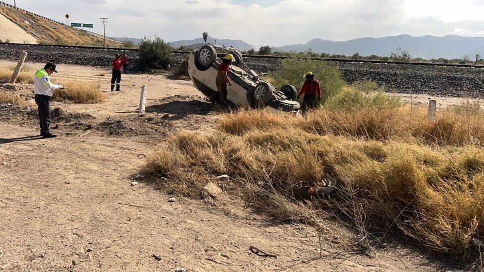 Un accidente en la carretera Gómez Palacio-Jiménez deja un vehículo volcado, abandonado por su conductor. Detalles aquí.