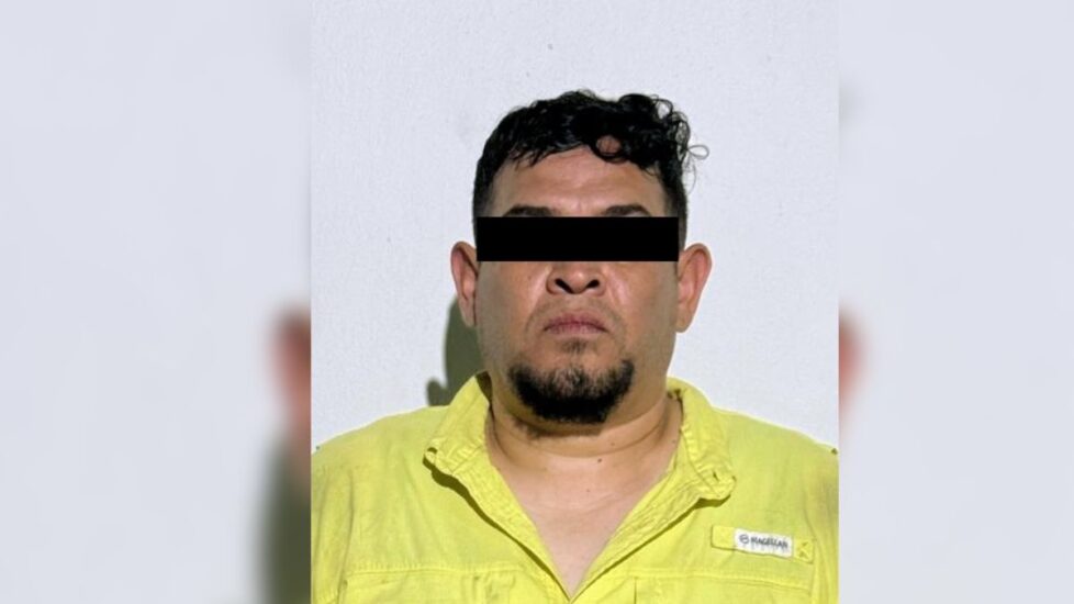 Un hombre fue arrestado tras una persecución en Santa Catarina, señalado por el robo de un reloj de alta gama.