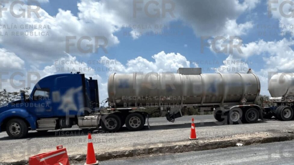 Detención en General Bravo, Nuevo León, por transportar 64 mil litros de hidrocarburos de manera ilegal.