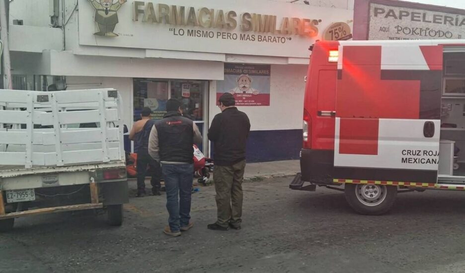 Un accidente en el Centro de Saltillo involucra a dos hombres heridos y a un conductor bajo custodia policial.