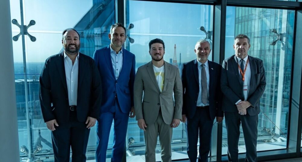 Samuel García genera más de 3,500 millones en gira europea