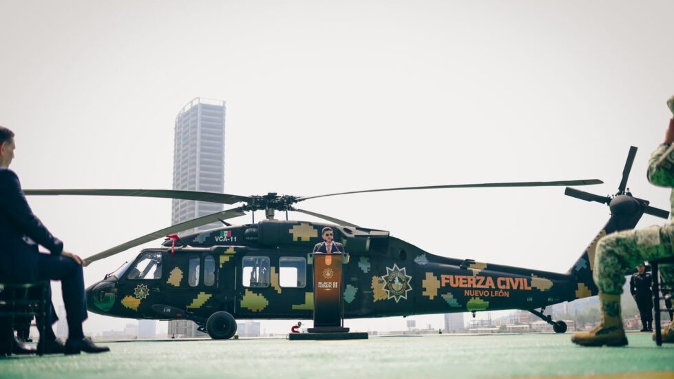 Samuel García presenta el segundo helicóptero Black Hawk en Nuevo León