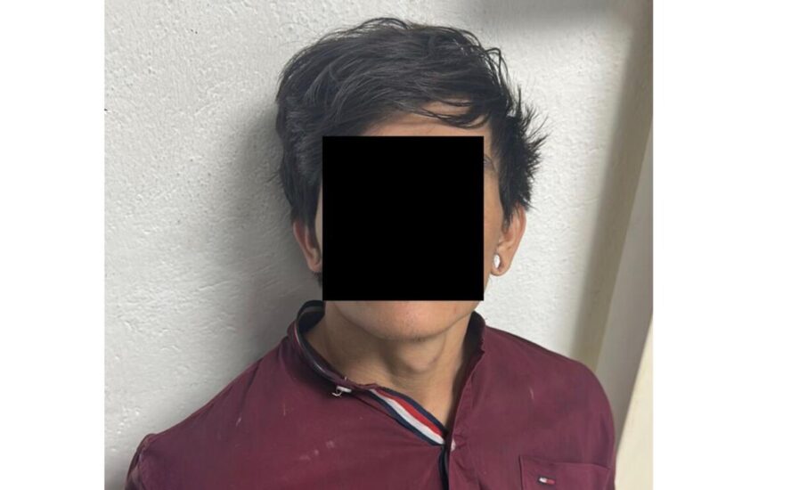 Un joven descontrolado, Brian César, agredió a transeúntes y mordió a un policía en Torreón.