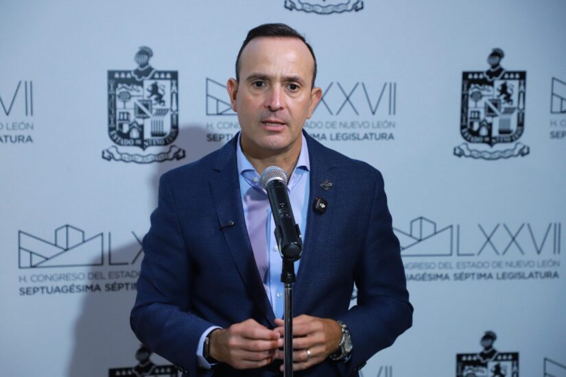 La renuncia de Mario Soto provoca un ambiente de presión en Morena, según Carlos de la Fuente, en un contexto tenso.