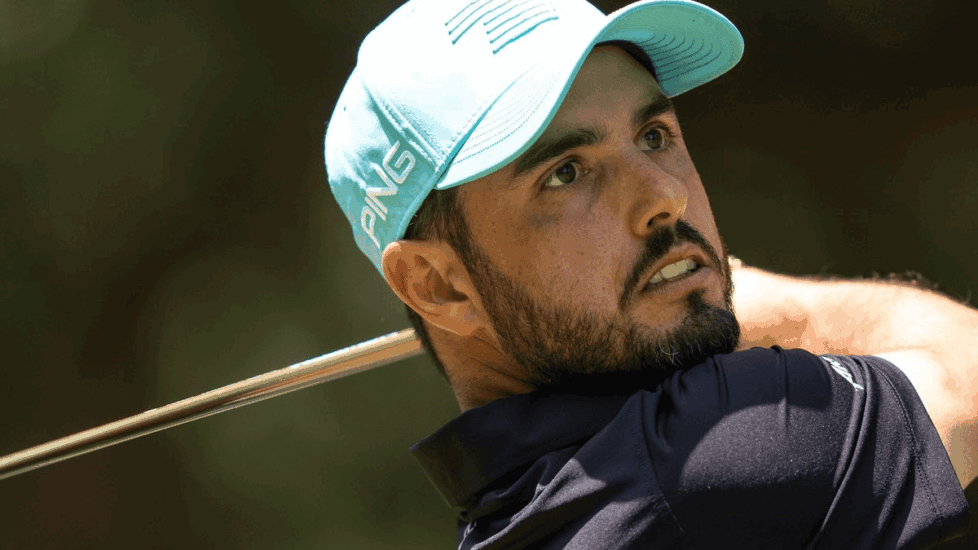 El destacado golfista mexicano Abraham Ancer logra un gran resultado en el LIV Golf Andalucía, enfrentándose a los mejores del mundo.