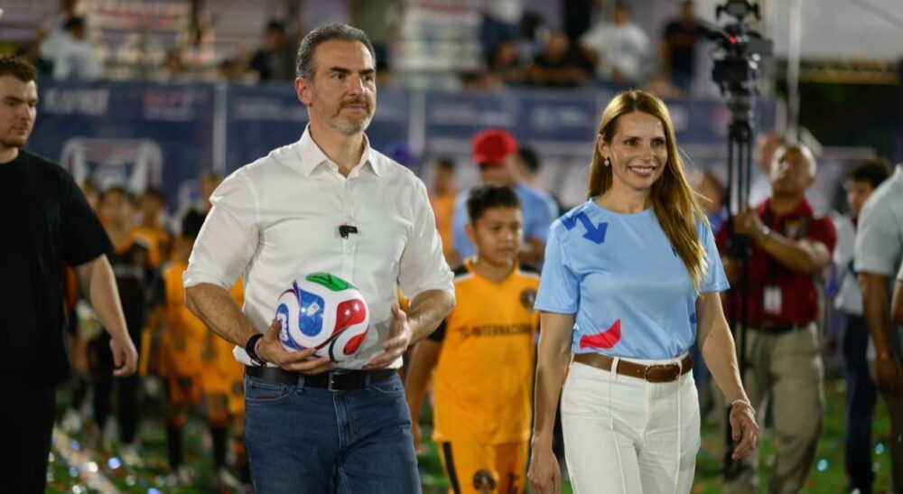 Adrián de la Garza inaugura el Mundialito de Barrios en Nuevo León
