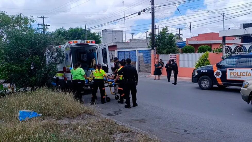 Un hombre fue víctima de ataque armado en Guadalupe, revelando la creciente inseguridad en la región de Nuevo León.