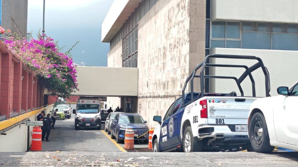 Una mujer de 73 años perdió la vida en su traslado a la Clínica 7 del IMSS en San Pedro, generando consternación.