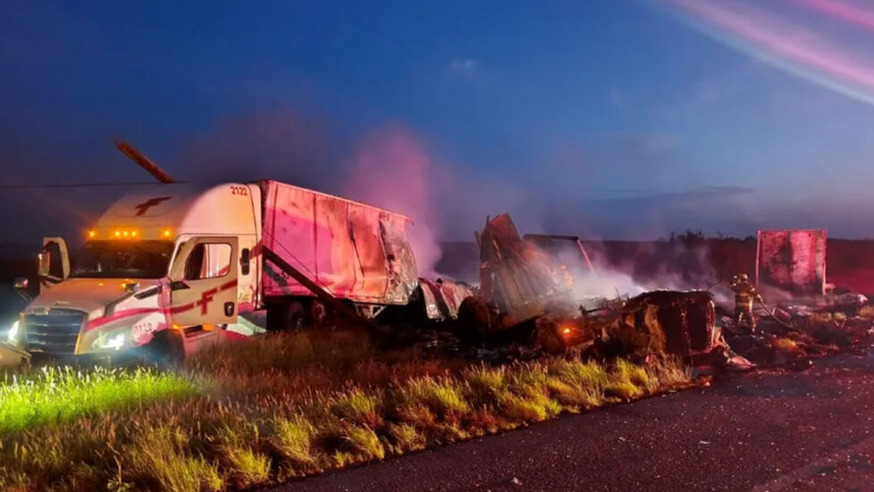 Un choque entre tráileres en Anáhuac deja un fallecido y dos personas heridas. Los detalles del trágico incidente en la carretera.
