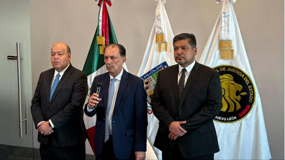 Un anciano en Nuevo León enfrenta la justicia tras enfrentar a dos asaltantes en un acto que involucra legítima defensa.