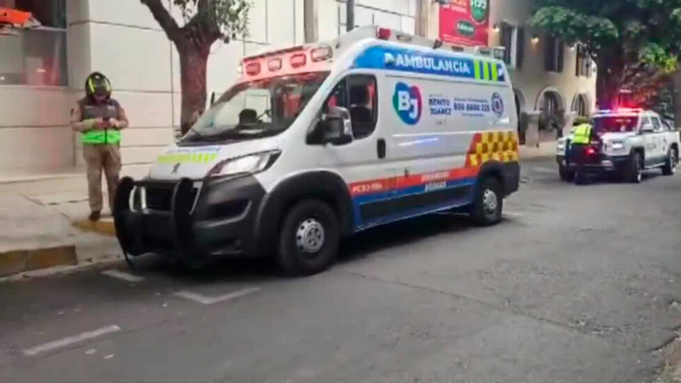 Una adolescente de 14 años sobrevivió a una caída desde un edificio en la colonia Nápoles. Los detalles son sorprendentes.