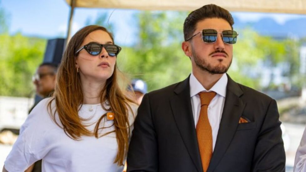 Samuel García promueve a Mariana Rodríguez para la gubernatura de Nuevo León en 2027