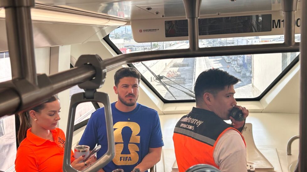 Samuel García supervisa avance del monorriel de la Línea 6 del Metro