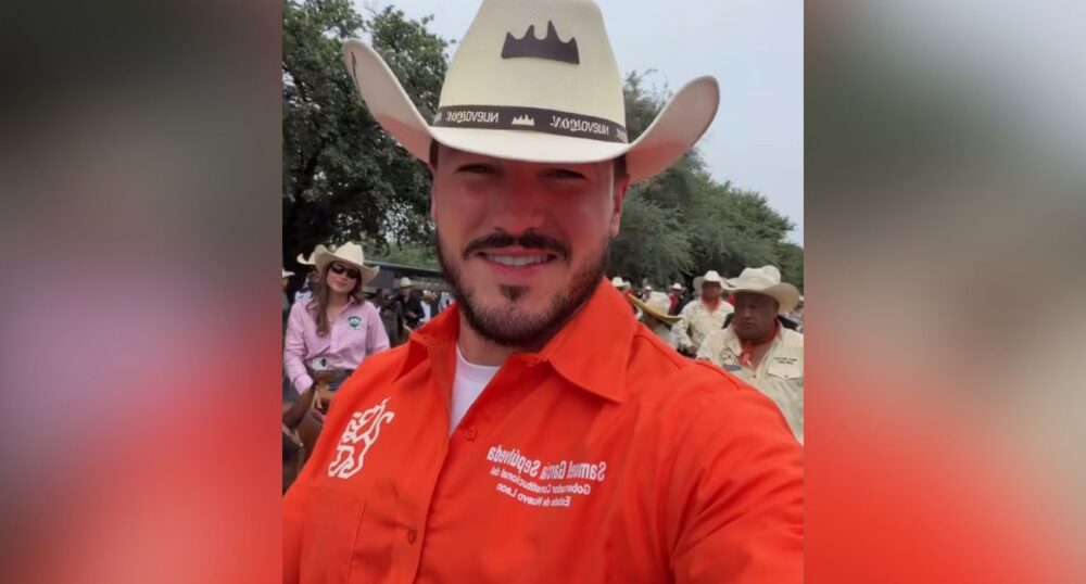 Samuel García y Mariana Rodríguez en la Mega Cabalgata Norteña 2026