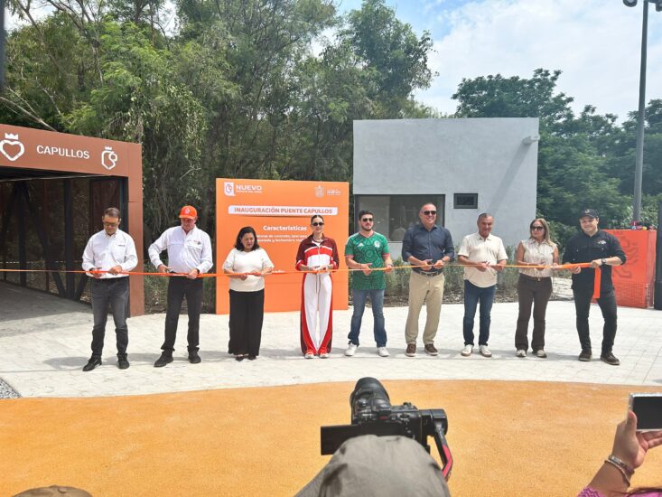 Samuel García y Mariana Rodríguez entregan el puente Capullos en Nuevo León